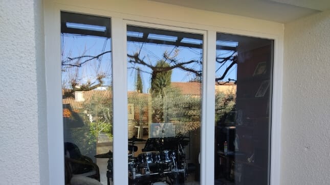 Baie vitrée pvc vue extérieure