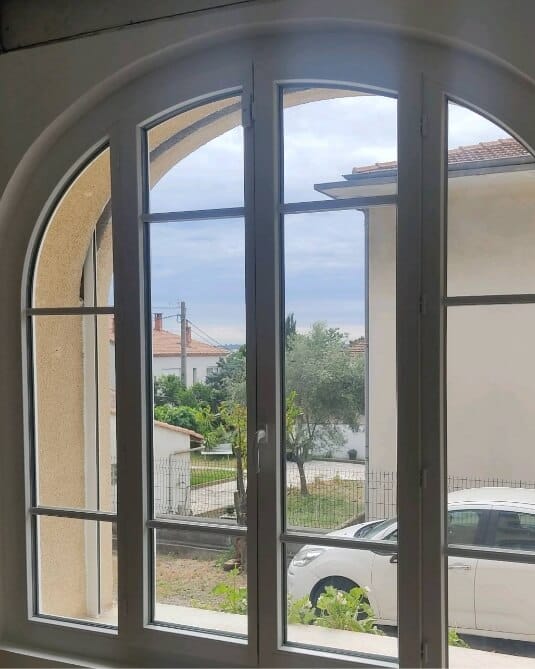 Fenêtre PVC avec cintrage