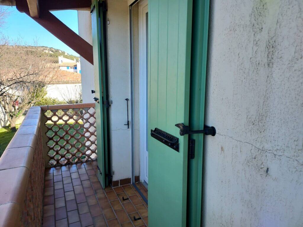 volets battants en composite vert olive