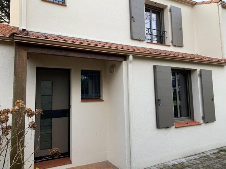 Rénovation de volets battant en aluminium gris clair