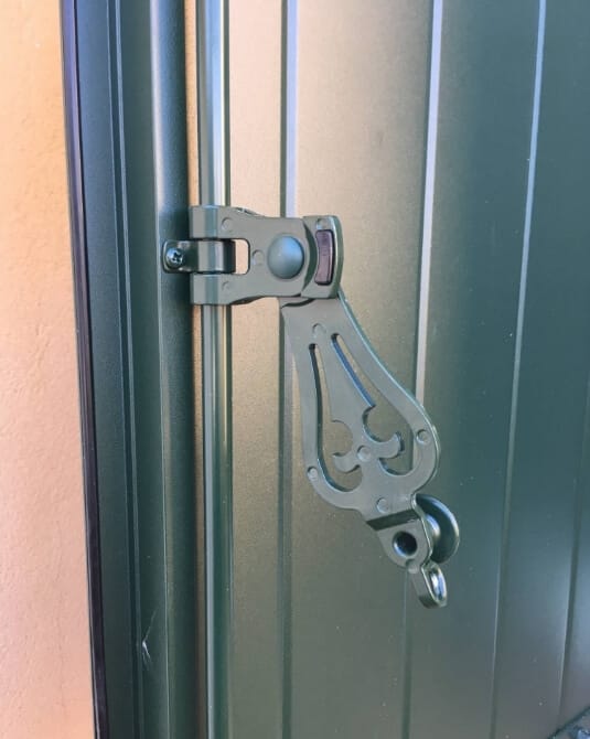 Détail fermeture volet battant