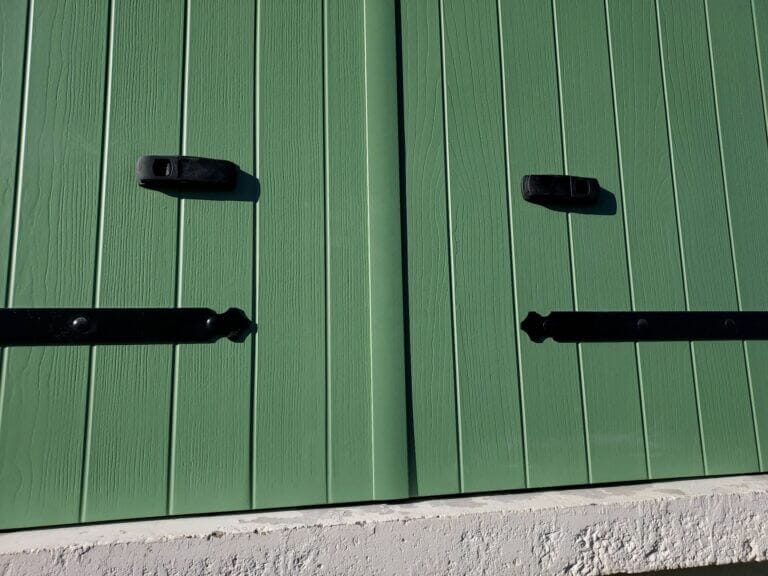 volets battants en composite vert olive
