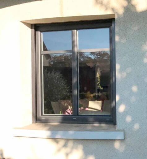 fenetre en aluminium grise