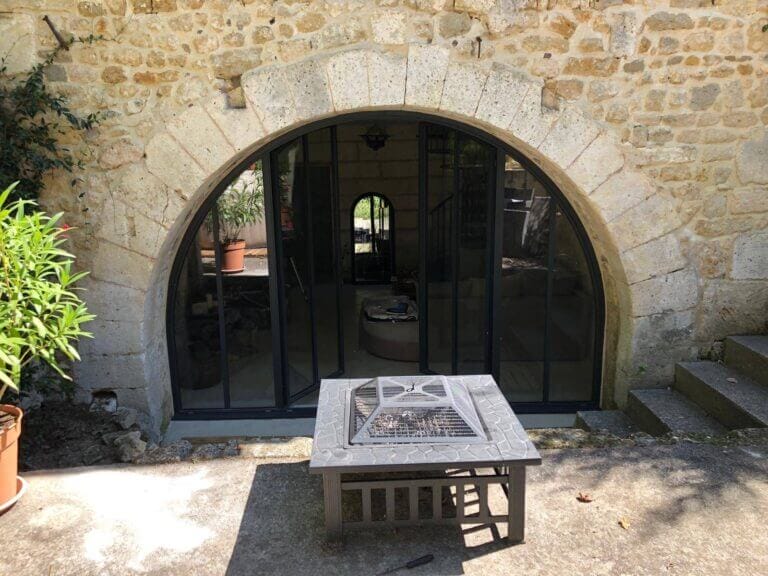 porte fenêtres en aluminium noir type verrière