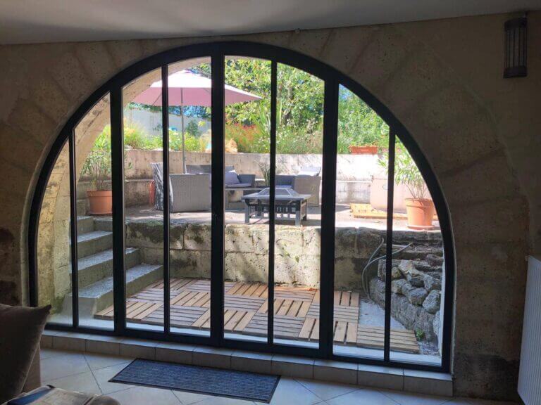 porte fenêtres en aluminium noir type verrière