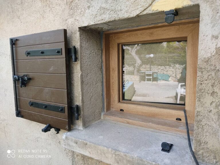 Fenêtre en COMPOSITE coloris Chêne Mat