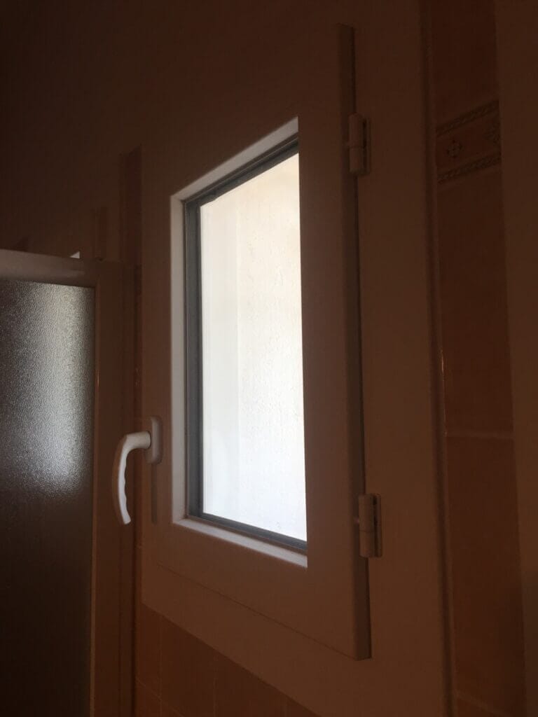 Petites fenêtres PVC