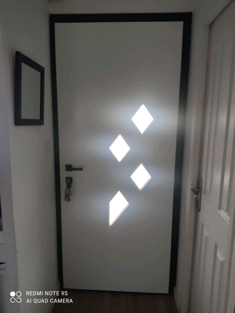porte d’entrée intérieur contemporaine en aluminium