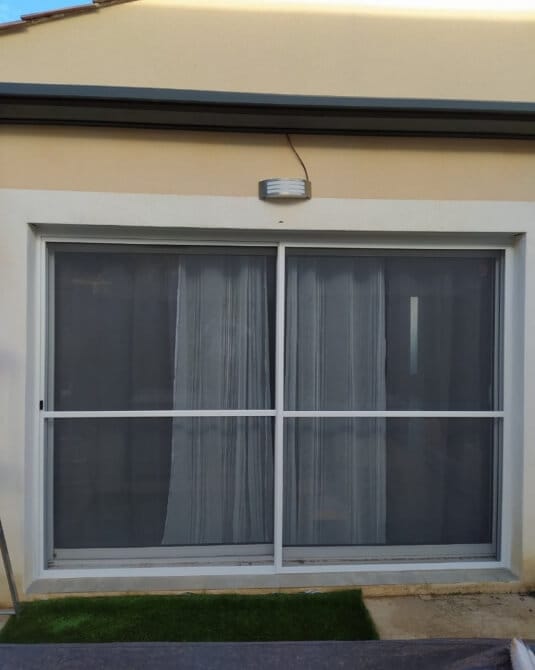 Moustiquaire sur baie vitrée