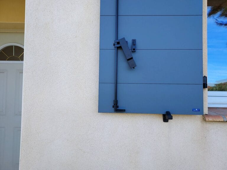 Pose de volets battants Aluminium de type provençal