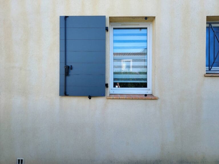 Pose de volets battants Aluminium de type provençal