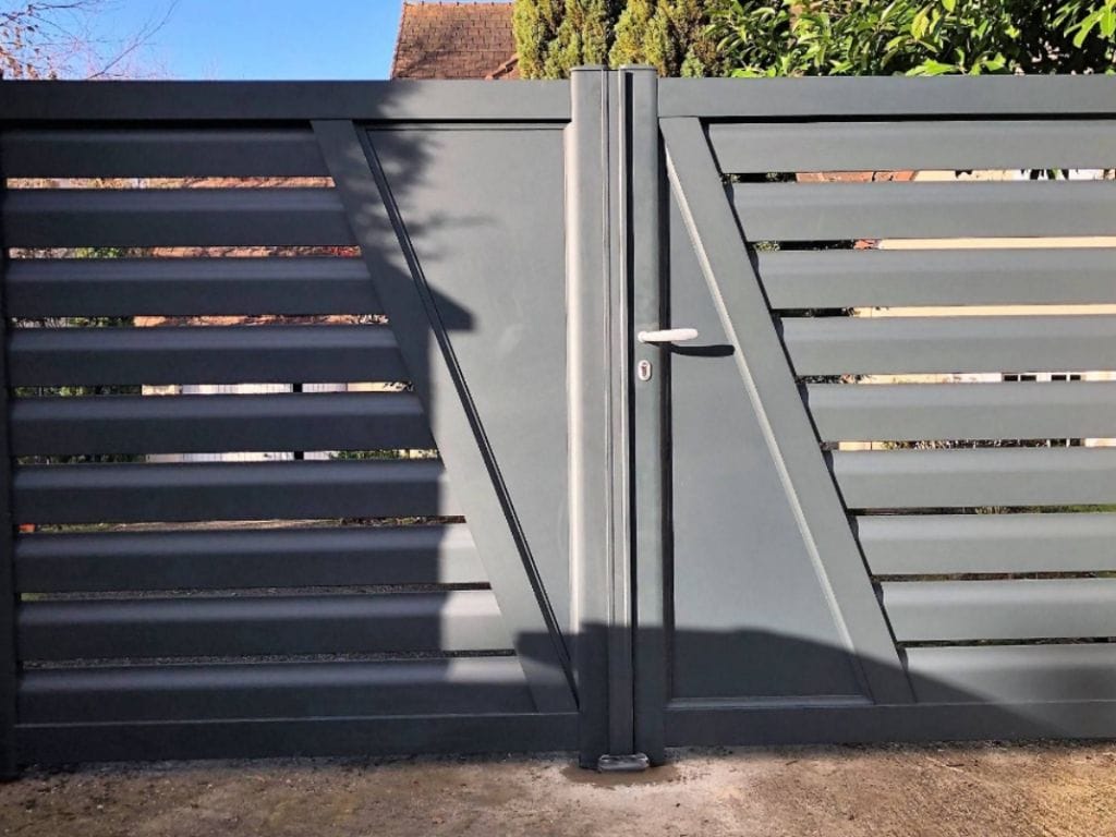 portail aluminium motorisé battant