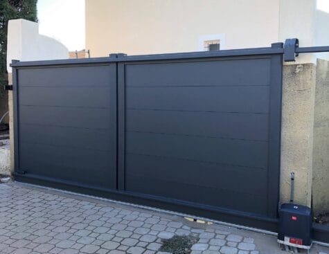 portail coulissant 4 m en aluminium motorisé