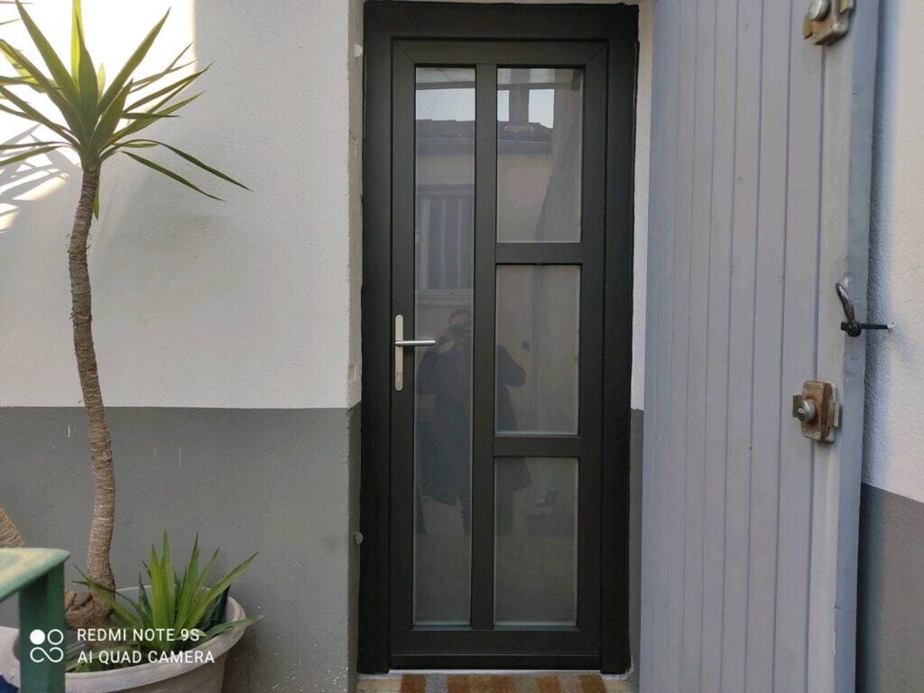 porte d'entrée en fibre de verre coloris Noir sablé