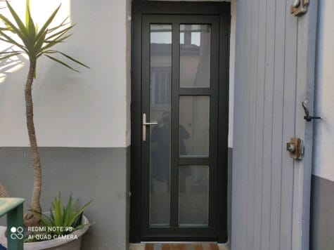 porte d'entrée en fibre de verre coloris Noir sablé