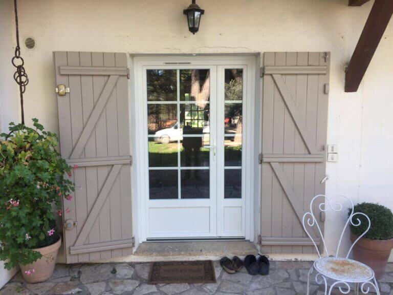 porte-fenêtre PVC vitrée avec petit bois