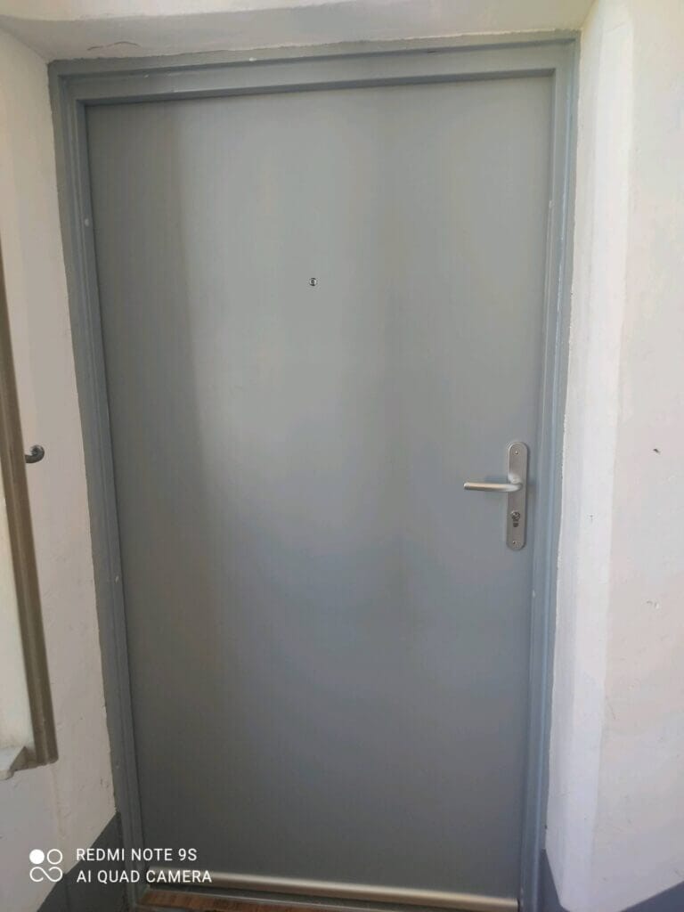 Porte d'entrée palière extérieure