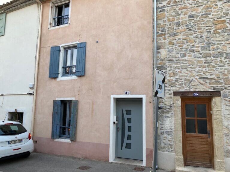 Fenêtres en PVC couleur gris clairs en rénovation