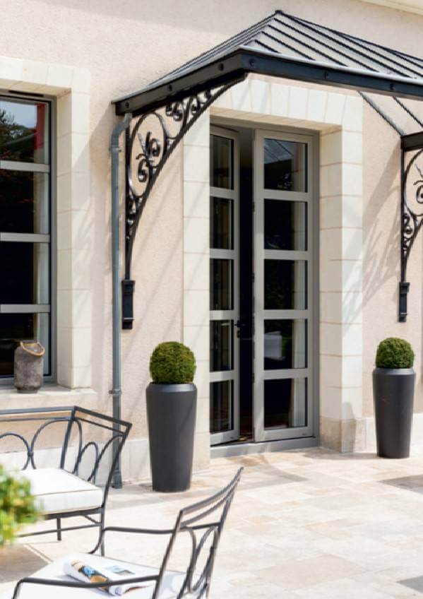 Installation de fenêtre en alu double vitrage dans une maison ancienne