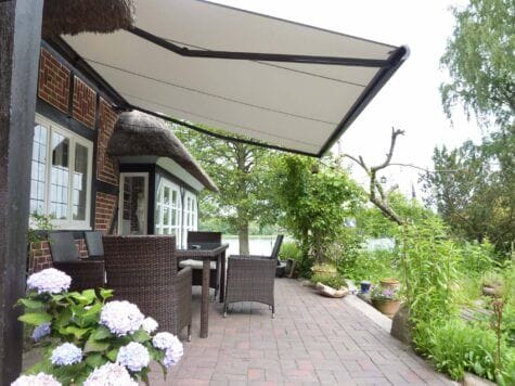 store banne sur-mesure rétractable avec coffre électrique