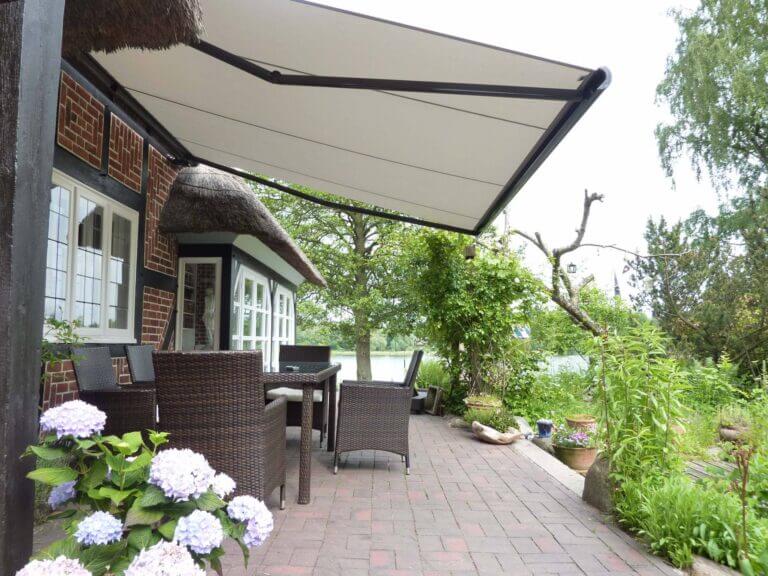 store banne sur-mesure rétractable avec coffre électrique