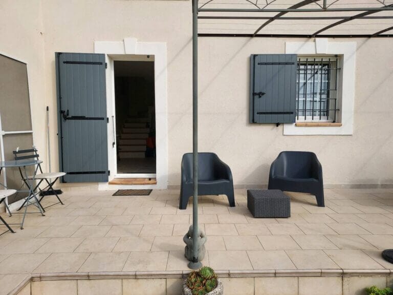 pose de volets battants Aluminium gris anthracite 7016 de forme cintrée