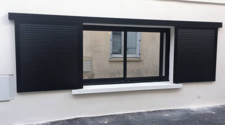 volets coulissants moderne en aluminium gris anthracite