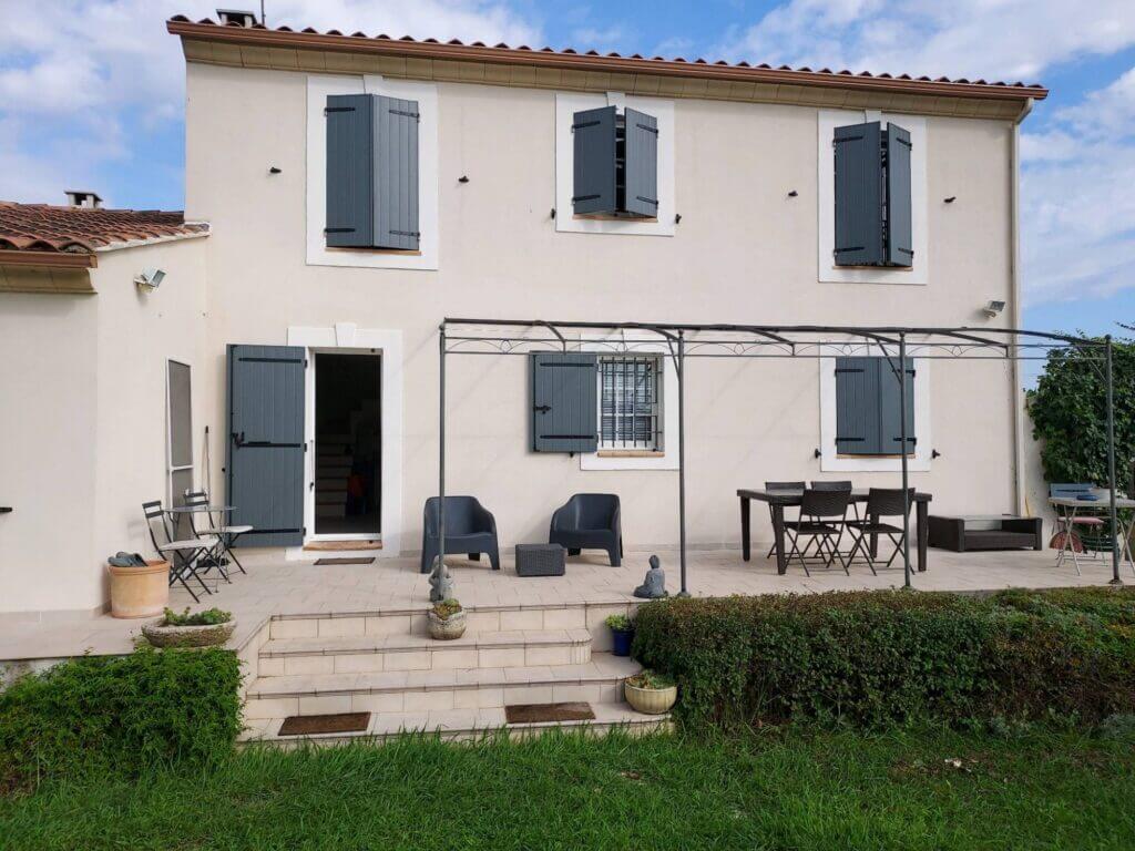 pose de volets battants Aluminium gris anthracite 7016 de forme cintrée