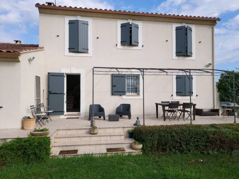 pose de volets battants Aluminium gris anthracite 7016 de forme cintrée