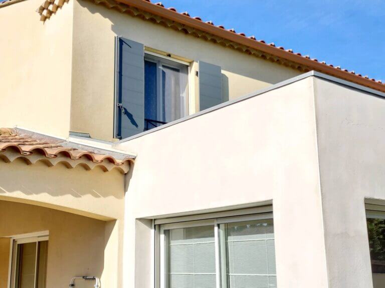 Pose de volets battants Aluminium de type provençal