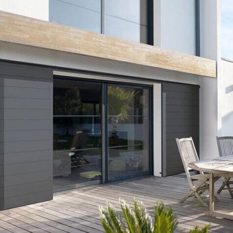 volets coulissants pour une grande fenêtre