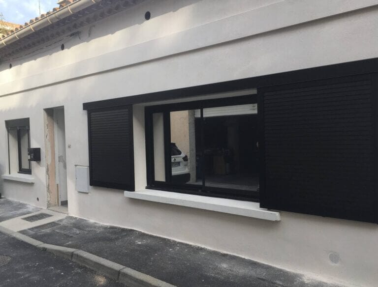 volets coulissants moderne en aluminium gris anthracite