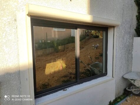 volet roulant coloris Beige en applique extérieur