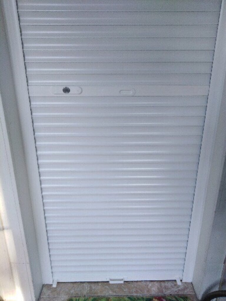 Volet roulant à tirage direct pour sécuriser entrée