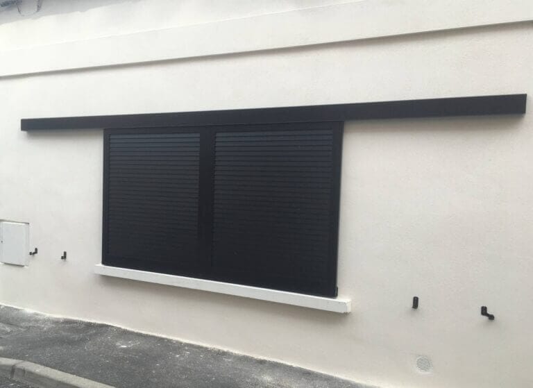 volets coulissants moderne en aluminium gris anthracite