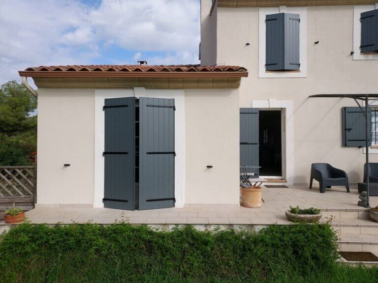 pose de volets battants Aluminium gris anthracite 7016 de forme cintrée