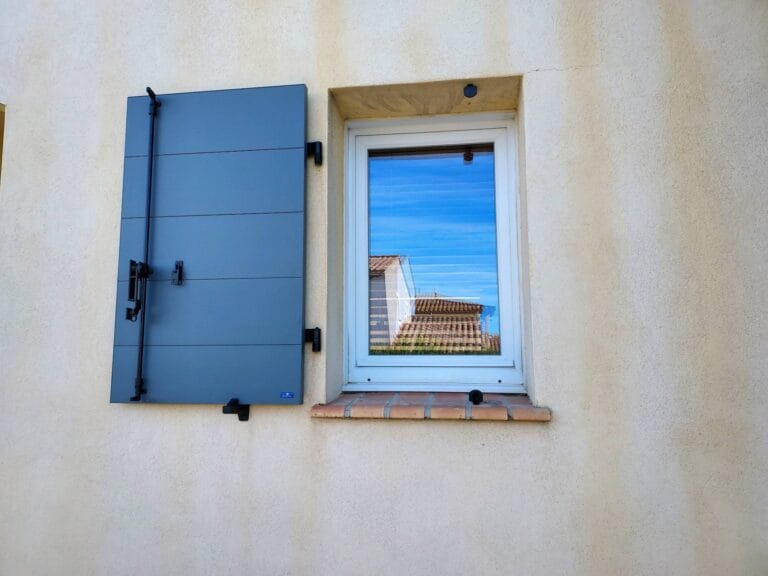 Pose de volets battants Aluminium de type provençal