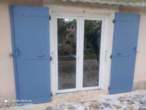 volets battants bleu en composites
