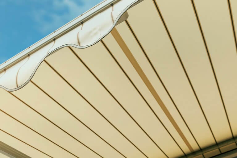 Toile de store banne ouvert